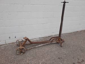 lot 104 image: Antique Floor Jack