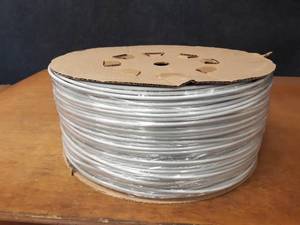 lot 142 image: NEW 2000 Roll of PEX Tubing 14 OD and 316 ID