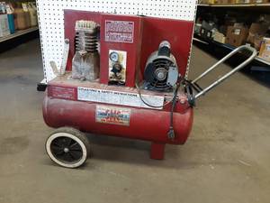 lot 151 image: 10 Gallon Sanborn Air Compressor - Compressor Works, Tank has a Leak