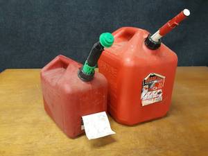 lot 164 image: Lot of (2) Gas Cans - 5 Gallon & 2 Gallon