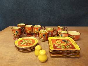 lot 189 image: Rooster Dishes Set - Nice Shape, No Chips