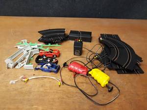 lot 196 image: Vintage Grand Prix Slot Car Set - Untested