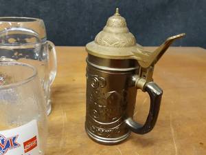 lot 198 image: Lot of (6) Beer Steins and Glasses
