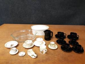 lot 226 image: Lot of Teacups, Baking Dishes and More