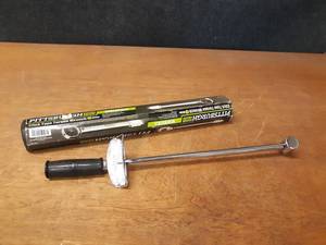 lot 259 image: Lot of (2) Torque Wrenches - Pittsburgh 12 Drive Click Type, and S-K 12 Drive Torque Wrench