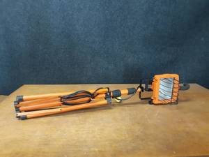 lot 260 image: Halogen Work Light on Tripod - Tested and Works