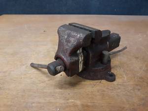 lot 265 image: 3-12 Bench Vise - Desmond - Stephan MFG