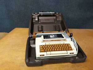 lot 279 image: Vintage Smith-Corona Electric Typewriter - Model 2200