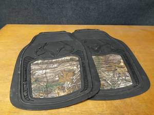 lot 282 image: Pair of Realtree Camo Floor Mats - About 29 x 18