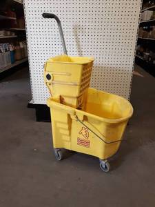 lot 286 image: Commercial Rolling Mop Bucket