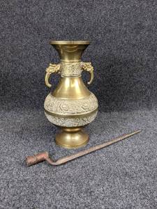 lot 245 image: Brass Vase and Bayonet - Bayonet Measures 18-34 long
