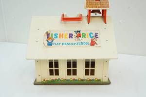 lot 14 image: Vintage toy school