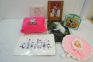 lot 22 image: Vintage collectables