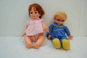 lot 25 image: Dolls