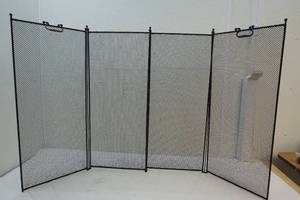 lot 34 image: Fireplace screen