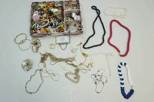 lot 38 image: Costume jewelry