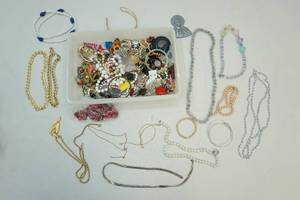lot 40 image: Costume jewelry