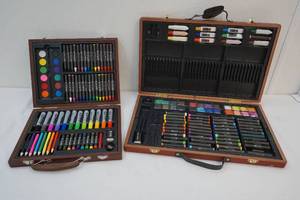 lot 52 image: Art kits