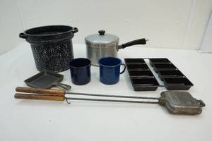 lot 56 image: Cookware