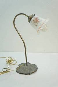lot 75 image: Lamp
