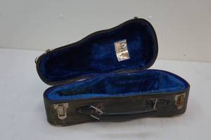 lot 90 image: Violin case