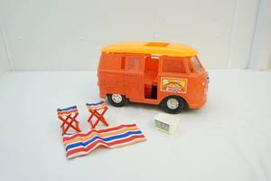 lot 9 image: Vintage VW Bus
