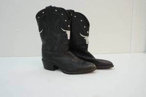 lot 110 image: Cowboy boots