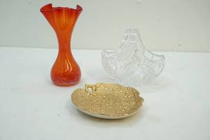 lot 120 image: Glass basket, vase and dish