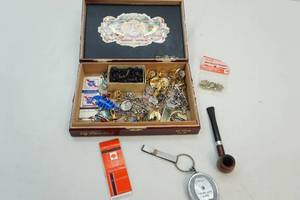 lot 136 image: Cigar box, tie clips, cuff links and more