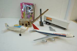 lot 161 image: Vintage toys