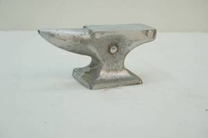 lot 164 image: Anvil