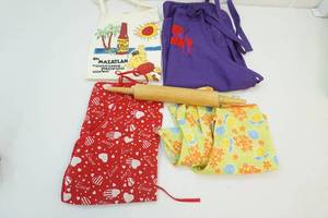 lot 200 image: Aprons and rolling pin