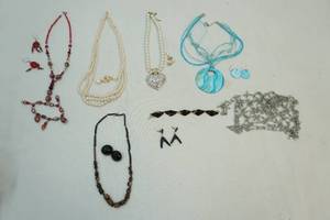lot 235 image: Jewelry