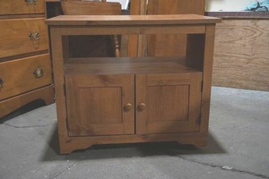 lot 252 image: Microwave cart