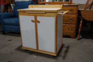 lot 253 image: Portable island