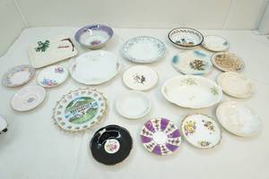 lot 261 image: Dinnerware
