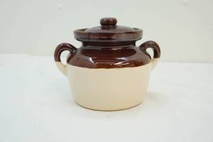 lot 264 image: Bean pot