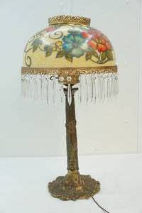 lot 284 image: Lamp