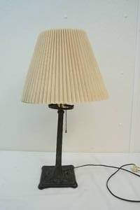 lot 297 image: Lamp