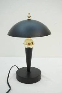 lot 301 image: Lamp