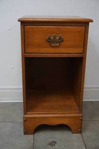 lot 305 image: Nightstand