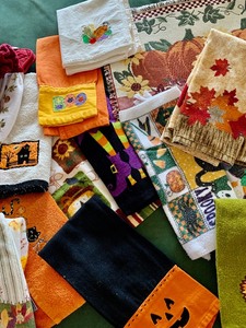 lot 356 image: Seasonal Linens