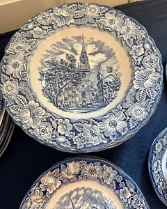 lot 29 image: Lovely Liberty Blue Dish Set