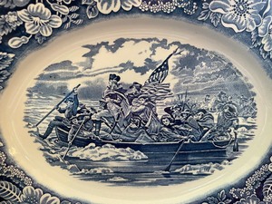 lot 31 image: Liberty Blue Serving Items