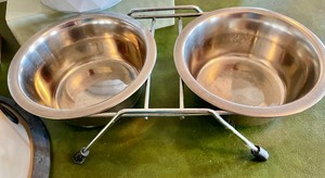 lot 88 image: Pet Bowls