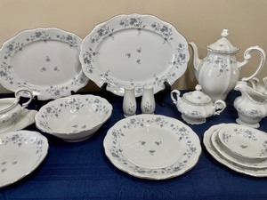 lot 91 image: Johann Haviland China and Glassware