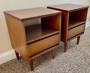 lot 320 image: Mid Century Bassett Night Stands