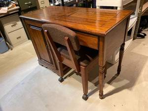 lot 104 image: Sewing Machine Table and Chair