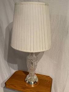 lot 118 image: Glass Table Lamp