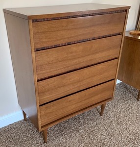 lot 330 image: Mid Century Basset 4 Drawer Dresser